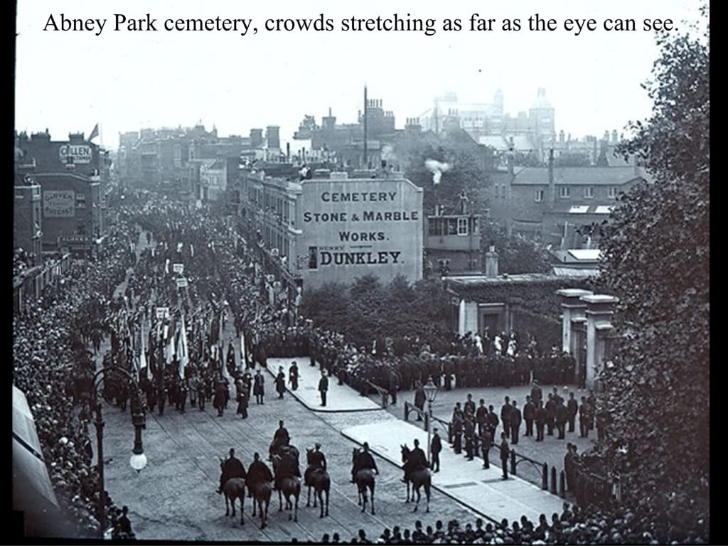 Abney Park cemetery, crowds stretching as far as the eye can see.